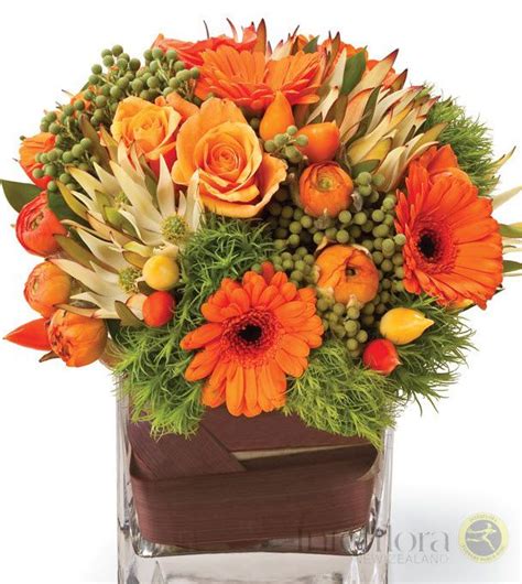 Interflora hamilton nz  Order Christmas flowers and New Year gifts, roses, luxury flowers bouquet, flowers delivery in 2-3 hours from the best florist in Canada